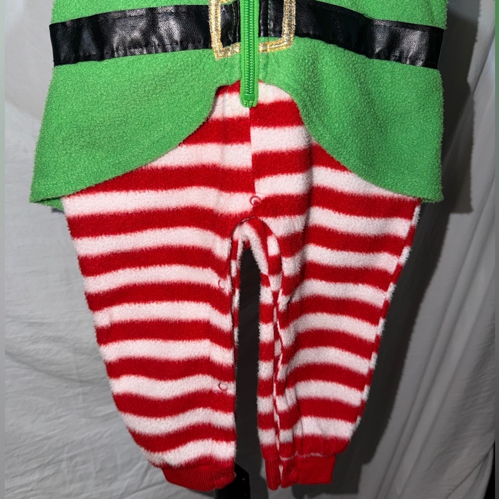 Buc-ee's Elf Green and White Fleece Onesie - Picture 4 of 8